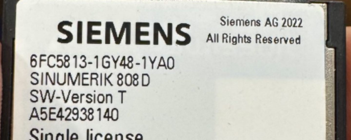 Наклейка Siemens с артикулом 6FC5813-1GY48-1YA0 и моделью SINUMERIK 808D